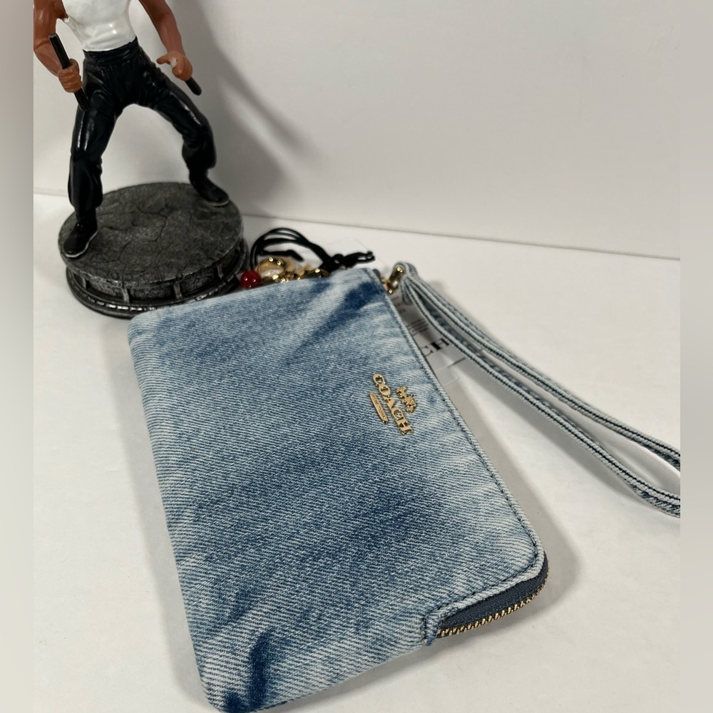 Coach Corner Zip Wristlet In Loved Denim With Charms NWT - Picture 4 of 9